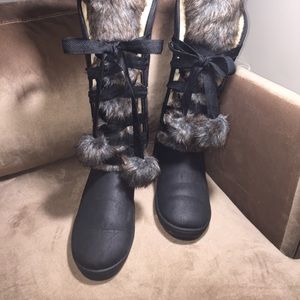 Black lace up boots with fur! Ugg -like